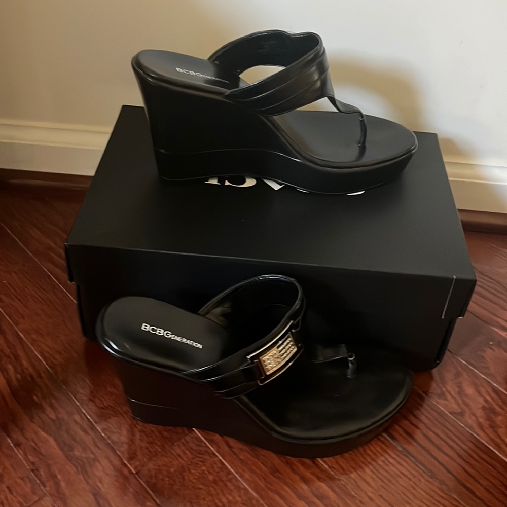 BCBG Black wedge platforms
